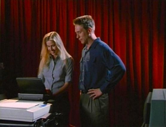 Susan Featherly and Jason Schnuit in Virtual Girl 2: Virtual Vegas (2001)