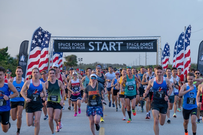 Runners at the starting line.