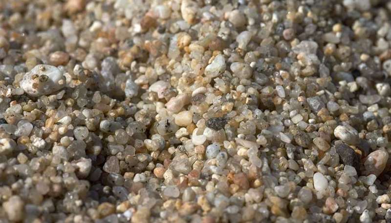 Feeling the force between sand grains