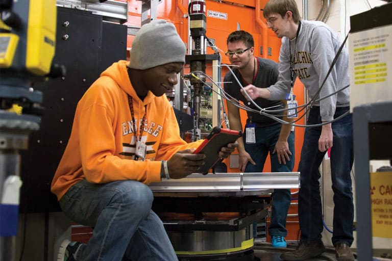 CMP Students working at ORNL