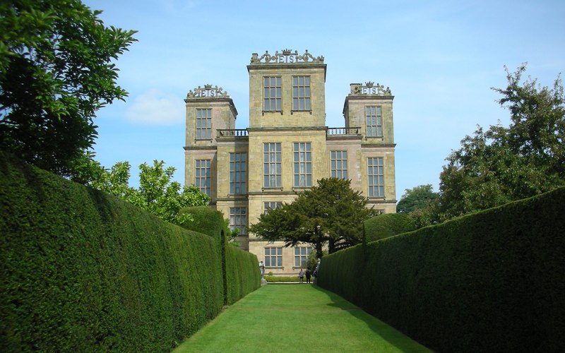 File:Hardwick Hall - geograph.org.uk - 2977208.jpg