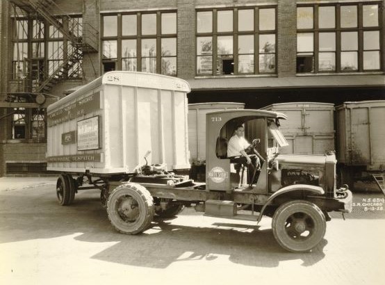 File:Chciago North Shore and Milwaukee Rail Road Tractor Trailer (2).jpg