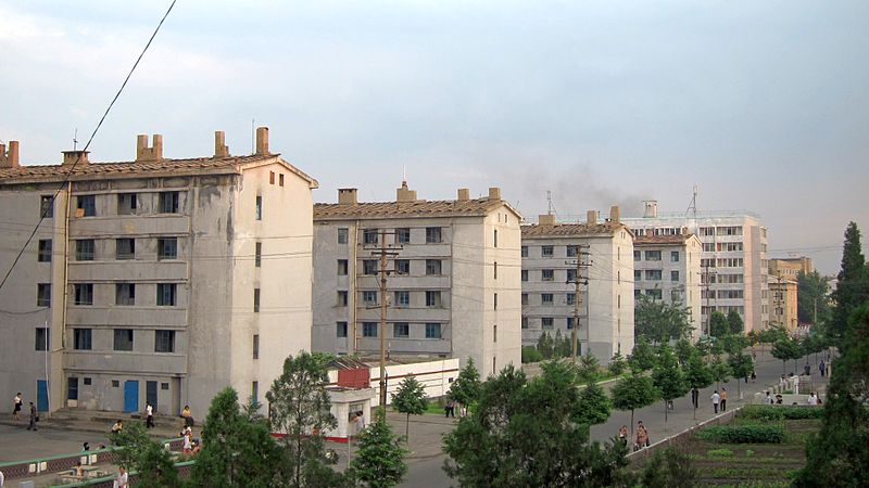 File:Calm street in Pyongyang 2012.jpg