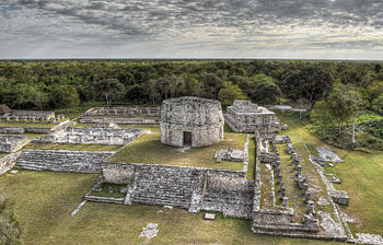 Español: Zona arqueológica de Mayapan, Tecoh, Yucatán English: Mayapan archeological zone, Tecoh, Yucatan, Mexico Photograph: PashiX