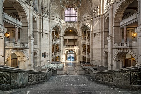 Lobby of the New Town Hall in Hanover, Lower Saxony, Germany Photograph: Raycer Licensing: CC-BY-SA-4.0