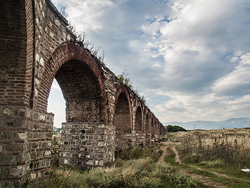 View of the Skopje Aqueduct near the village of Vizbegovo, Skopje region Photograph: Darko Cvetanoski Licensing: CC-BY-SA-4.0