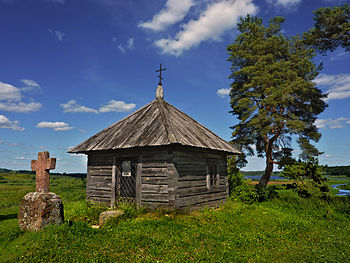 Wooden chapel in Mikhaylovskoye Museum Reserve, Pskov region Photograph: Genybwf Licensing: CC-BY-SA-4.0