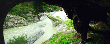 Katiu Bridge Photograph: IsmailGagica Licensing: CC-BY-SA-4.0