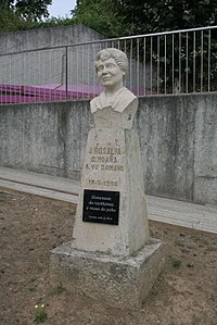 Busto en Domaio, Moaña.