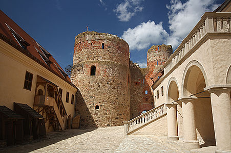 Bauska castle, Bauskas Photograph: Fawksik Licensing: CC-BY-SA-4.0