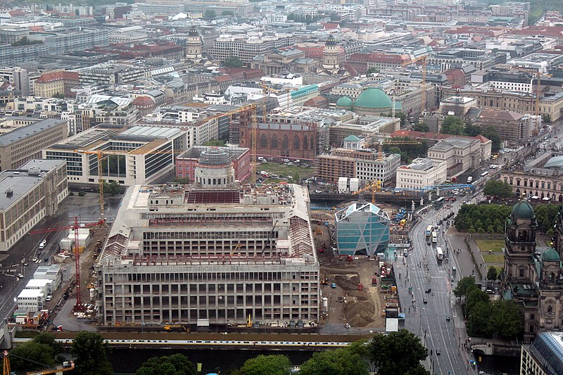 File:Berliner Stadtschloss, Juni 2015.JPG