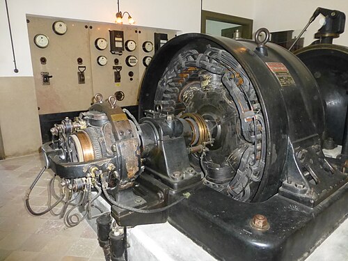 180 kW alternator built by Siemens for the Fürstenbrunn hydroplant in 1912]]