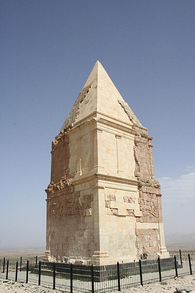 File:Hermel Pyramid.jpg