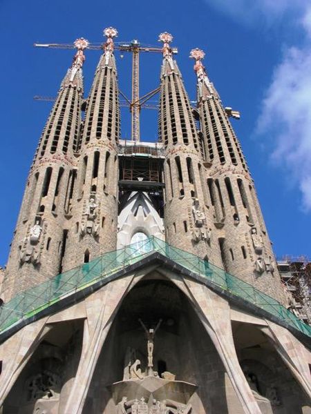 File:Barcellona sagrada familia front.jpg