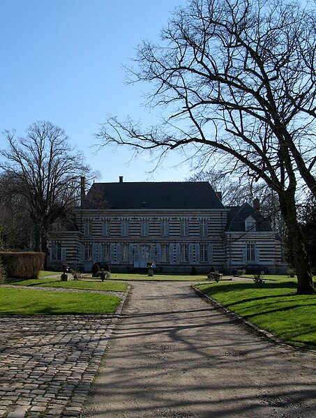 File:Saint-Fuscien château 1a.jpg