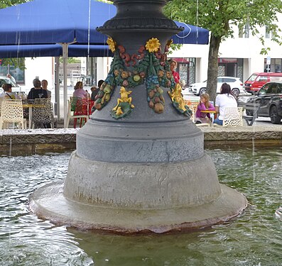 Gold like frogs on a Viechtach place fountain