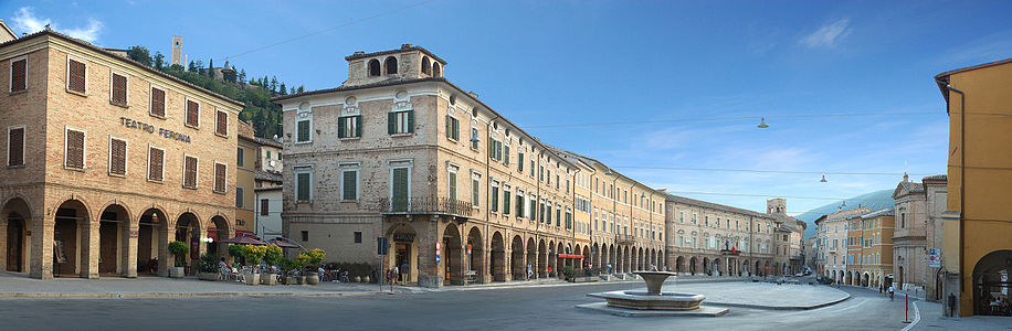 Piazza del Popolo, San Severino Marche Photograph: Mirko Scoccia Licensing: CC-BY-SA-4.0 Jury: A successful panorama – shot in a light which recalls the early morning.