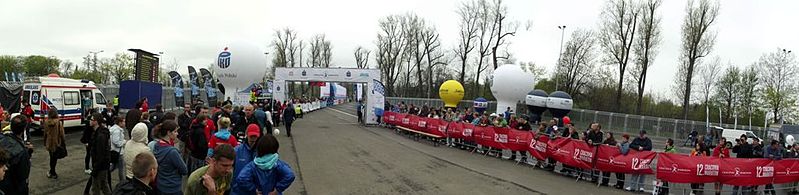 File:Panorama mety maratonu (8740989429).jpg