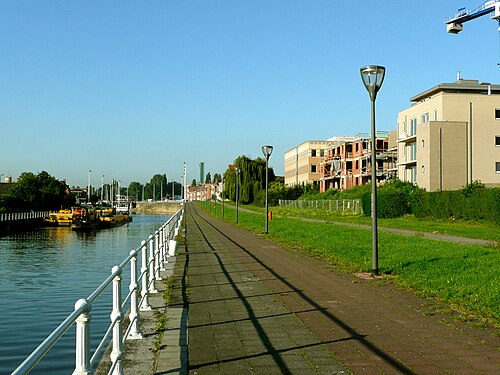 A canal may be a nice place to work ...