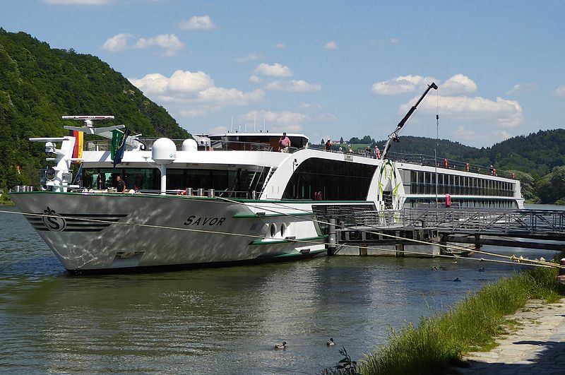 File:Passau Hotelschiff MS Savor.JPG