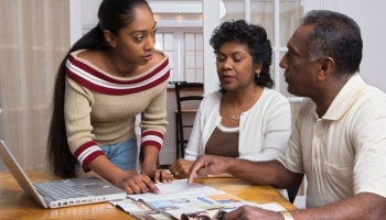 family talking about online drug dealing