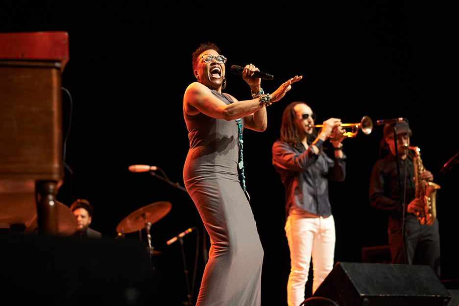 Dee Dee Bridgewater singing, with band