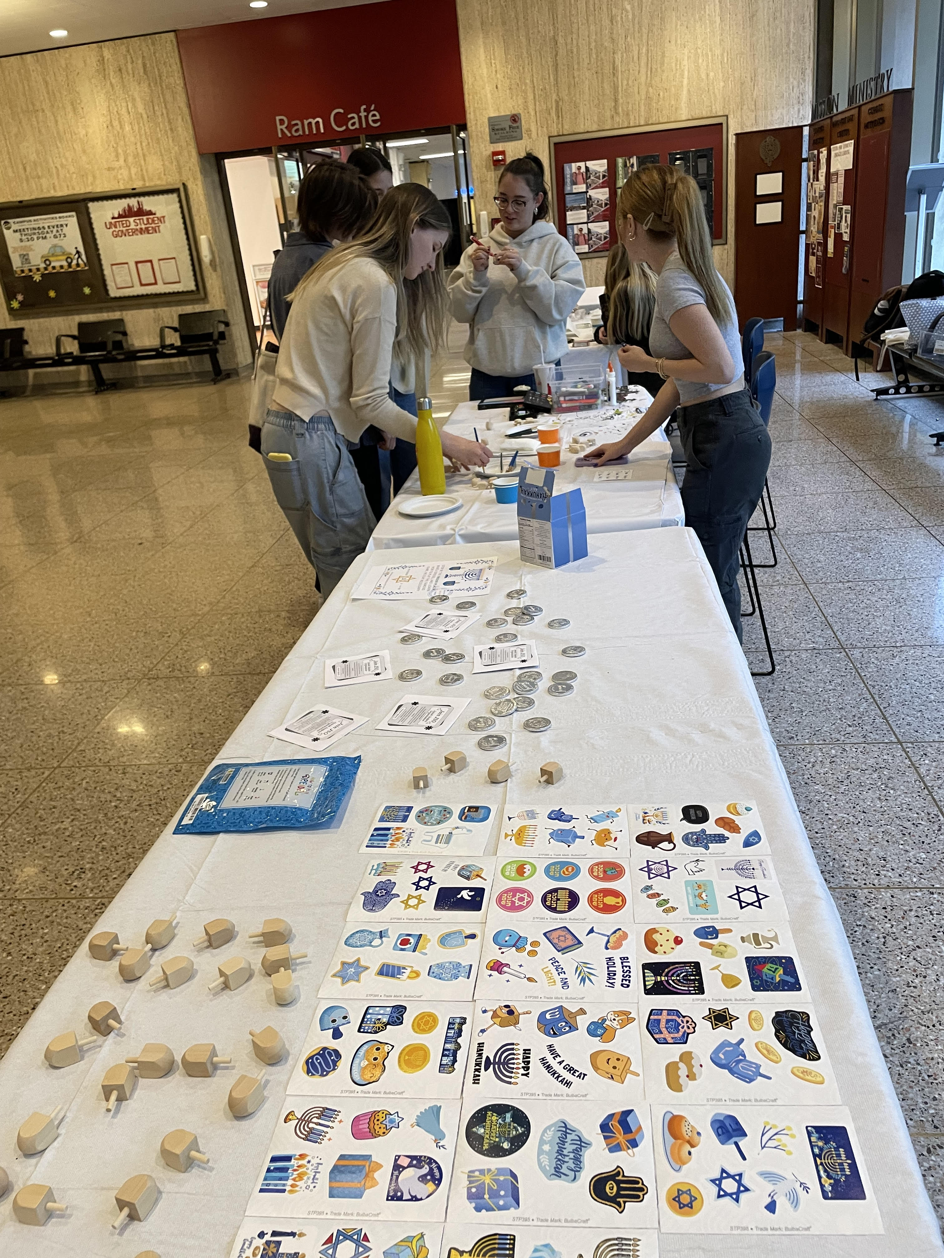 Students in JSO do tabling event