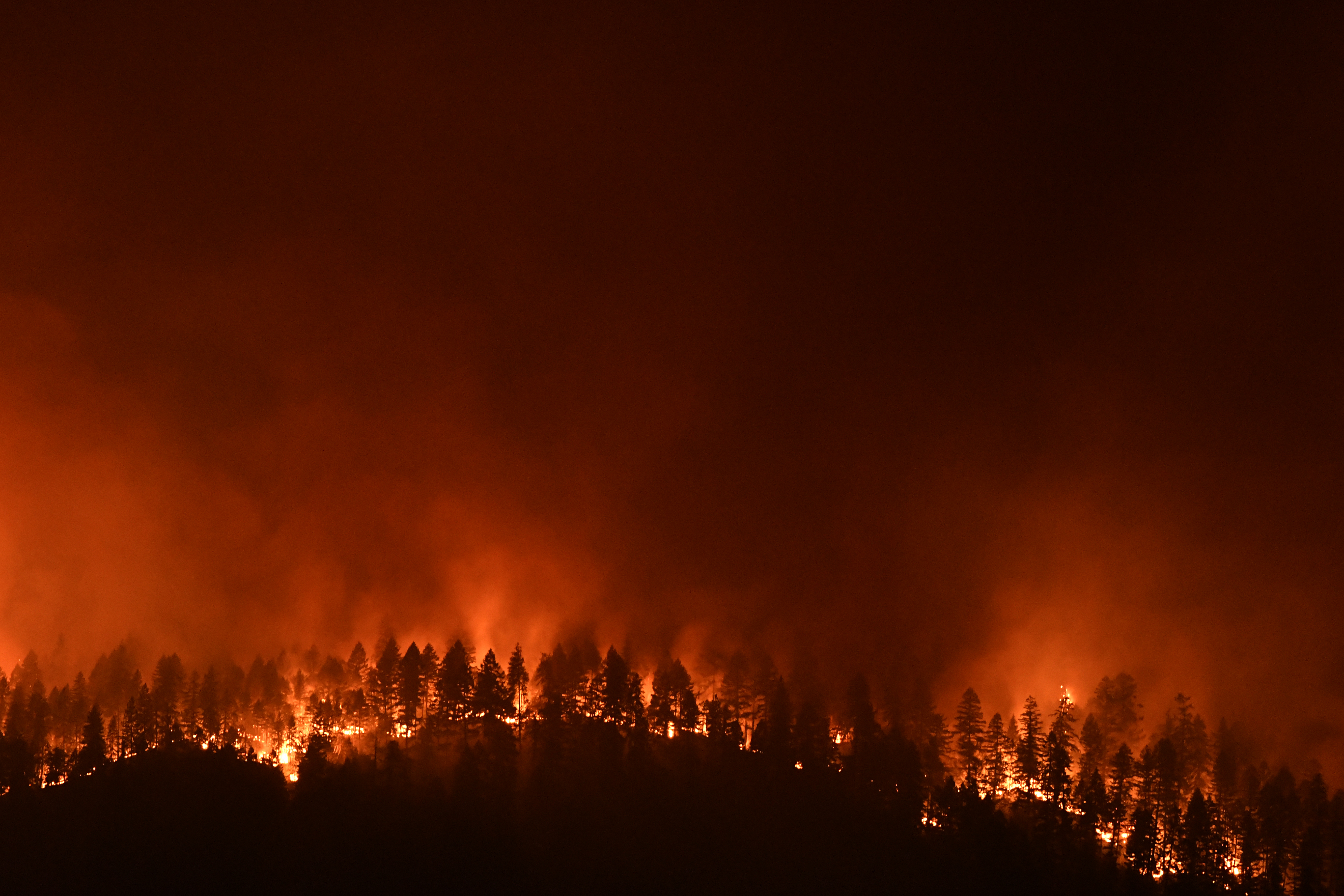 Fire blazes at Rum Creek fire in Oregon: August, 2022.