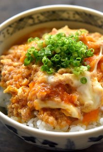 簡単そぼろ親子丼の写真