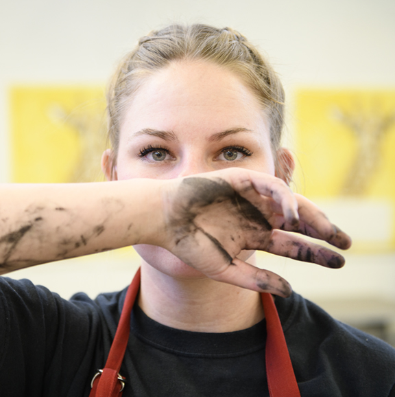 Student in the printmaking studio 