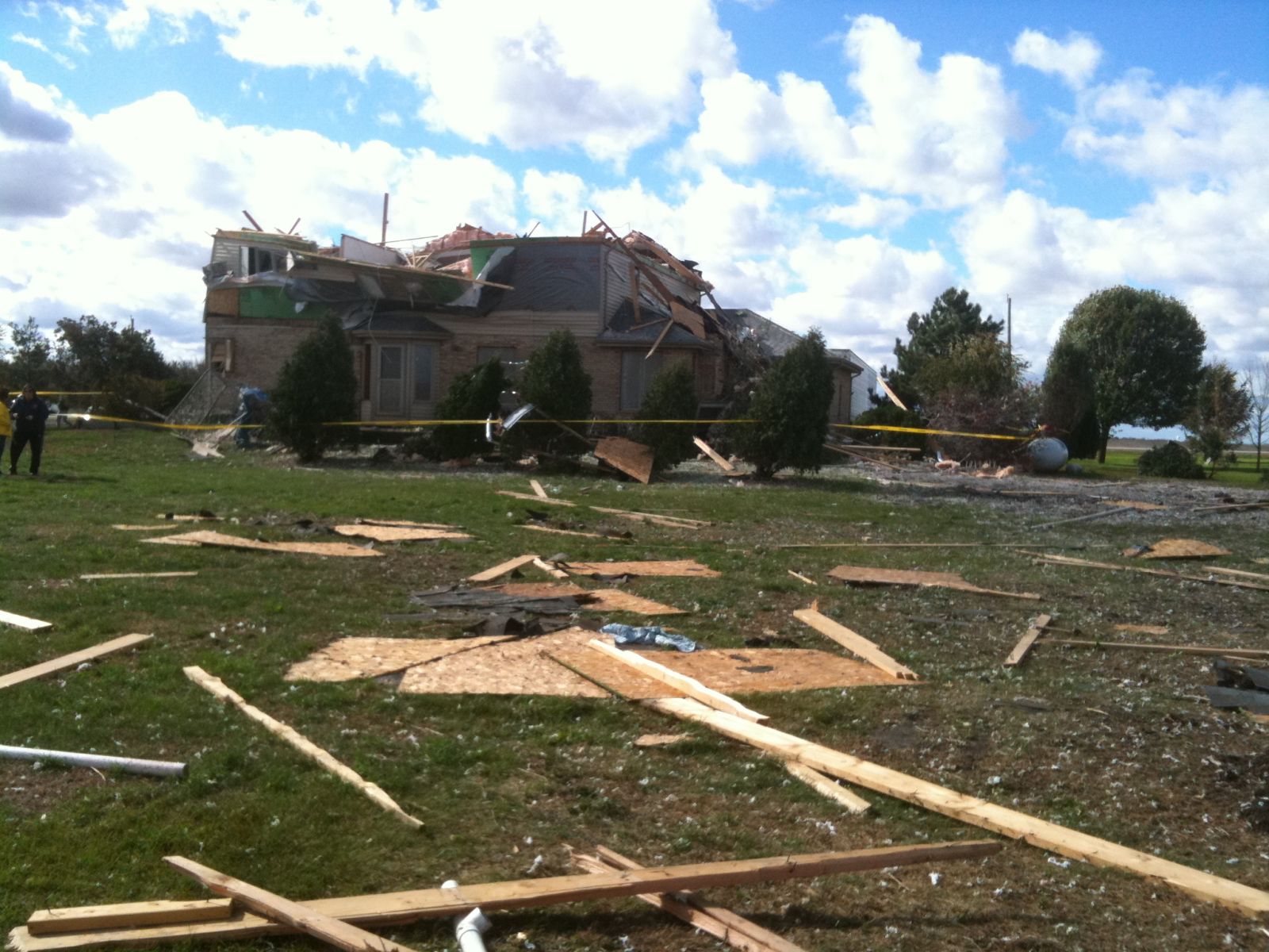 Photo showing tornado damage near Peotone